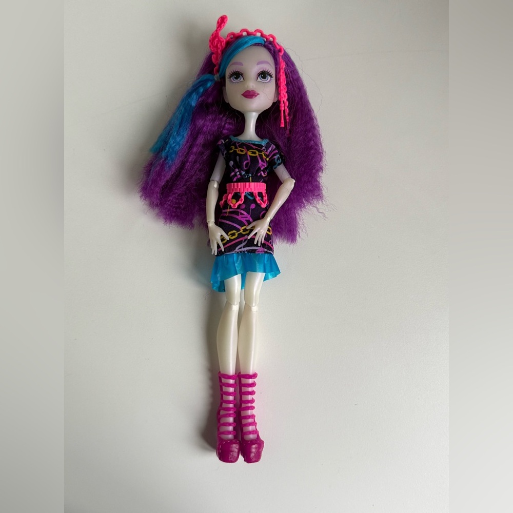 Monster High Electrified Ari Hauntington Doll Monstrous Hair Ghouls Mattel